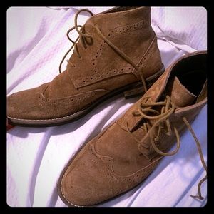 Men’s wingtip tan dessert boot